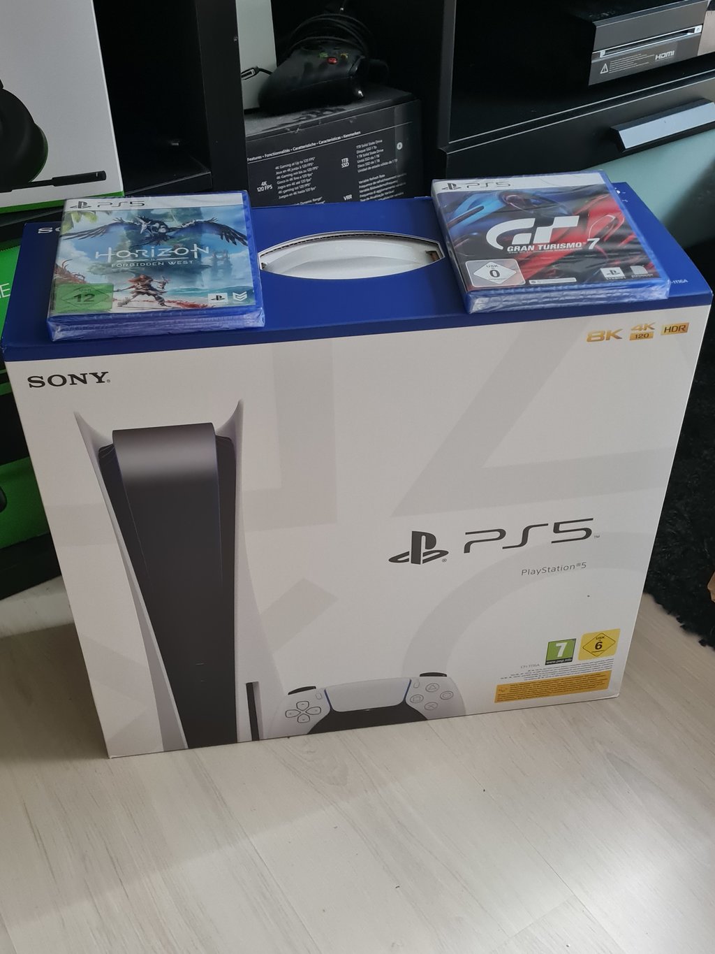 43671701vf.jpg